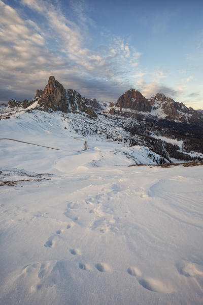 Gusela del Nuvolao and Tofane Group from Giau Pass, Ampezzo Dolomites, Cortina d'Ampezzo, Belluno, Veneto, Italy.