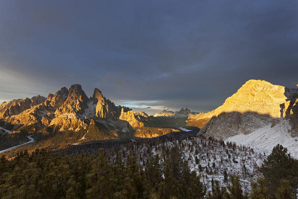 Cristallo group with Misurina and Marcoira Peaks, Dolomites, Auronzo di Cadore, Belluno, Veneto, Italy.