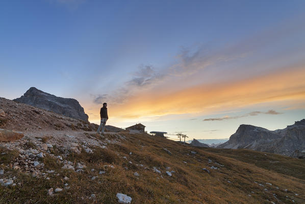 Dusk st Scoiattoli refuge, Cinque Torri, Dolomites, Cortina d'Ampezzo, Belluno province, Veneto, Italy