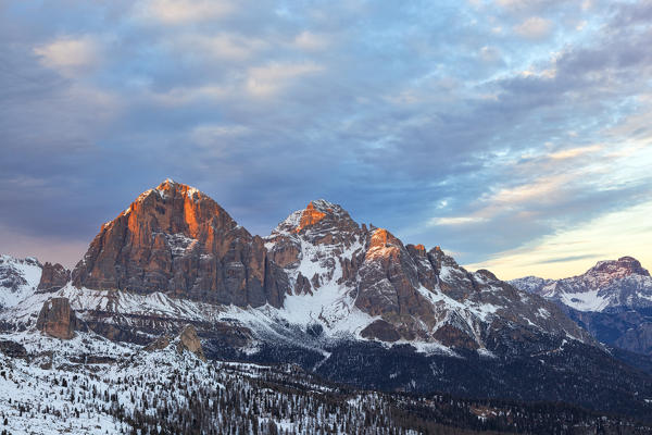 View from Col Piombin to Cinque Torri and Tofane groups, Dolomites, Giau Pass, San Vito di Cadore, Belluno province, Veneto, Italy