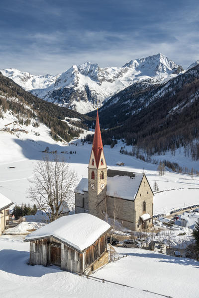 Rein in Taufers, Campo Tures / Sand in Tauers, Bolzano district, South Tyrol, Italy, Europe. The village of Rein in Taufers with mountains of the Rieserferner group