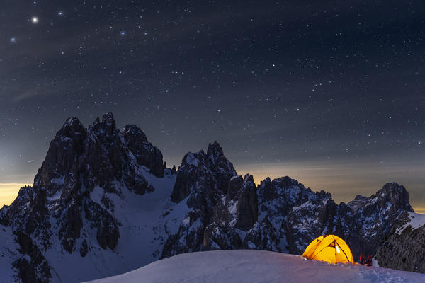 Mount Campedelle, Misurina, Auronzo di Cadore, province of Belluno, Veneto, Italy, Europe. Starry sky over the Cadini mountains