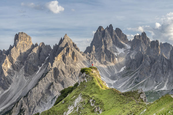 Mount Campedelle, Misurina, Auronzo di Cadore, province of Belluno, Veneto, Italy, Europe. A mountaineer admires the Cadini di Misurina mountains (MR)