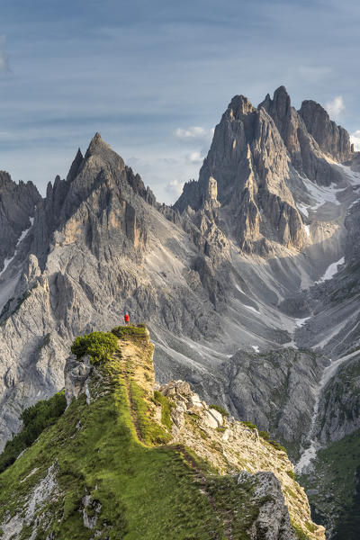 Mount Campedelle, Misurina, Auronzo di Cadore, province of Belluno, Veneto, Italy, Europe. A mountaineer admires the Cadini di Misurina mountains (MR)