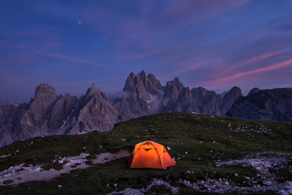 Mount Campedelle, Misurina, Auronzo di Cadore, province of Belluno, Veneto, Italy, Europe. The Cadini di Misurina mountains at dusk