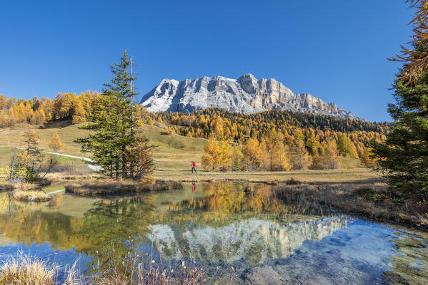 Alta Badia, Bolzano province, South Tyrol, Italy, Europe. Autumn on the Armentara meadows, above the mountains of the Zehner and Heiligkreuzkofel