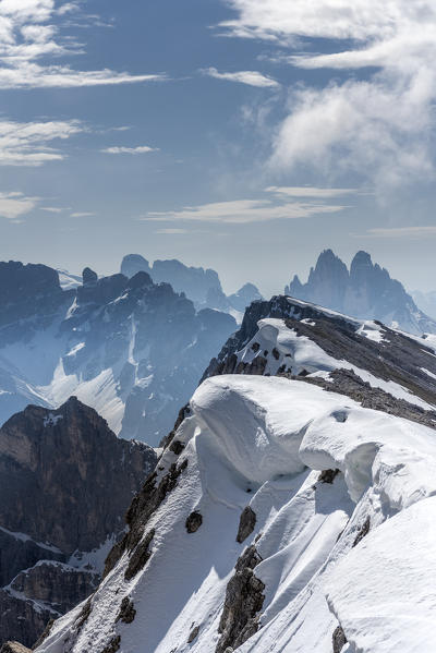 Picco di Vallandro/Dürrenstein, Prato Piazza/Plätzwiese, Dolomites, South Tyrol, Italy. The famous Tre Cime di Lavaredo seen from the ridge of the Mount Picco di Vallandro