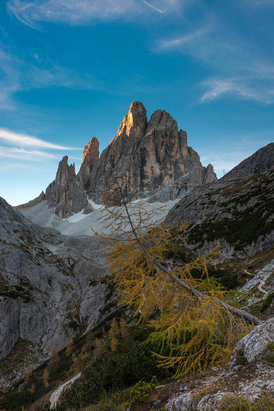 Sesto/Sexten, Dolomites, South Tyrol, Italy. Sunrise on the peaks La Lista and Croda dei Toni in Val Fiscalina