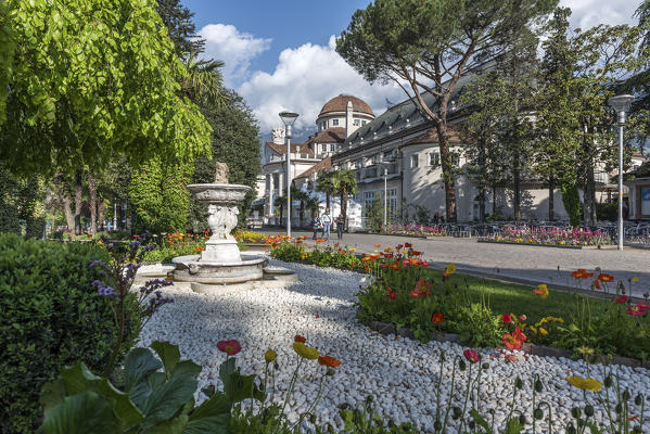 Merano/Meran, South Tyrol, Italy. The Kurhaus in Merano with the promenade along the river Passiria/Passer