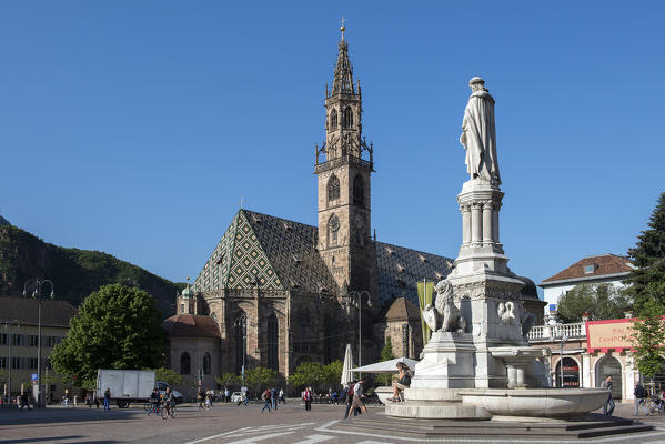 Bolzano, South Tyrol, Italy. The Walther-von-der-Vogelweide-Square and behind the cathedral