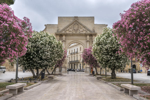 Lecce, province of Lecce, Salento, Apulia, Italy. The Porta Napoli in Lecce