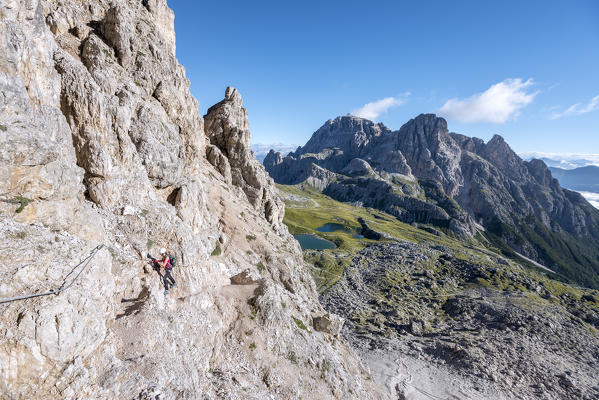 Sesto/Sexten, Dolomites, South Tyrol, province of Bolzano, Italy. Climber on the via ferrata De Luca-Innerkofler to the summit of Monte Paterno