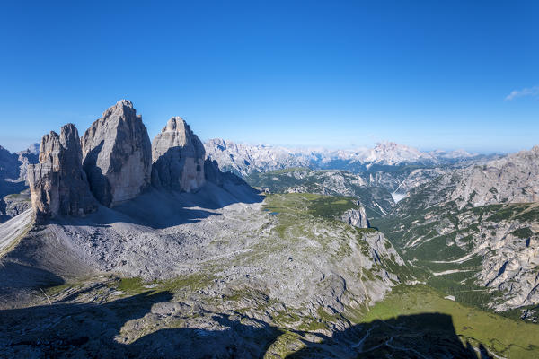 Sesto/Sexten, Dolomites, South Tyrol, province of Bolzano, Italy. View from the summit of Monte Paterno/Paternkofel on the Tre Cime di Lavaredo/Drei Zinnen