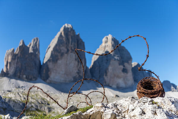 Sesto / Sexten, province of Bolzano, Dolomites, South Tyrol, Italy. Barbed wire from the First World War in front of the Three Peaks of Lavaredo