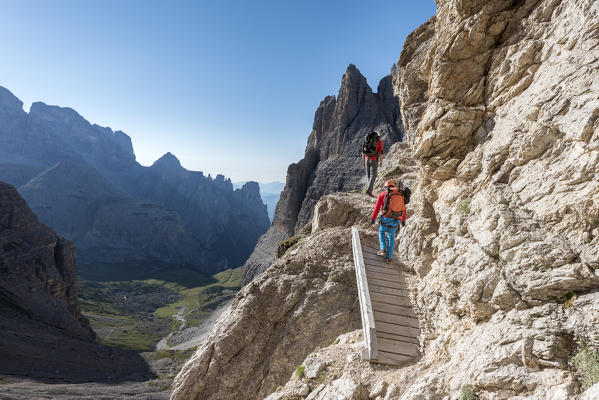 Sesto / Sexten, province of Bolzano, Dolomites, South Tyrol, Italy. Climbers on the via ferrata 