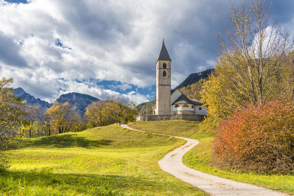 Favogna / Unterfennberg, Magrè / Margreid, province of Bolzano, South Tyrol, Italy, Europe. The church 