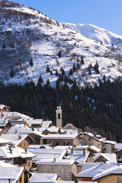 Winter season in Pezzo, a fraction of Ponte di Legno, Vallecamonica, Brescia province, Lombardy district, Italy, Europe