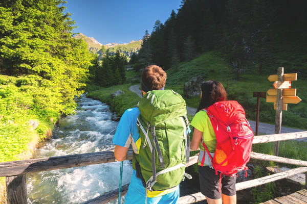 Pair of hikers on the Brescia trails, Valle Camonica, Ponte di Legno, Brescia province, Lombardy, Italy, Europe.