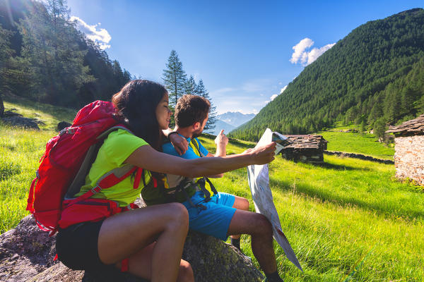 Pair of hikers on the Brescia trails, Valle Camonica, Ponte di Legno, Brescia province, Lombardy, Italy, Europe.