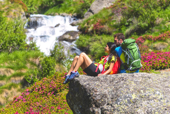 Pair of hikers on the Brescia trails, Valle Camonica, Ponte di Legno, Brescia province, Lombardy, Italy, Europe.