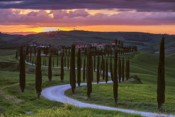 Europe, Italy, Sunset at Baccoleno Farmhouse, province of Siena, Tuscany.