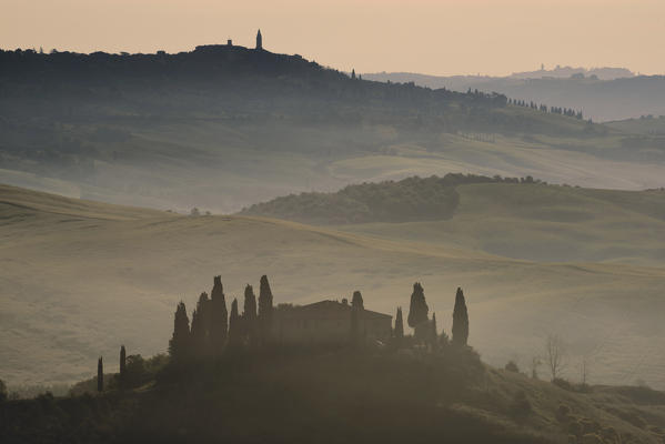 Europe, Italy, Belvedere farmhouse at dawn, province of Siena, Tuscany.