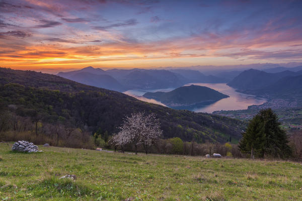 Europe, Italy, iseo Lake at sunset in province of Brescia.