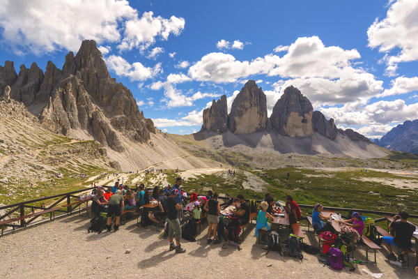 Hikers at Rifugio Locatelli, Tre Cime di Lavaredo and Mount Paterno in the background. Dolomites, South Tyrol, Bolzano province , Trentino Alto Adige, Italy.