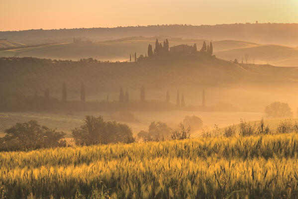 Belvedere Farmhouse at dawn, San Quirico d'Orcia, Orcia Valley, Siena province, Italy, Europe.