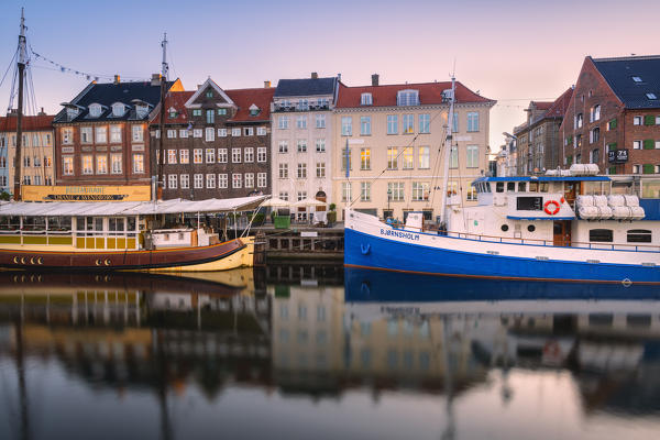 Nyhavn at dawn, Copenhagen, Hovedstaden, Denmark, Northern Europe.