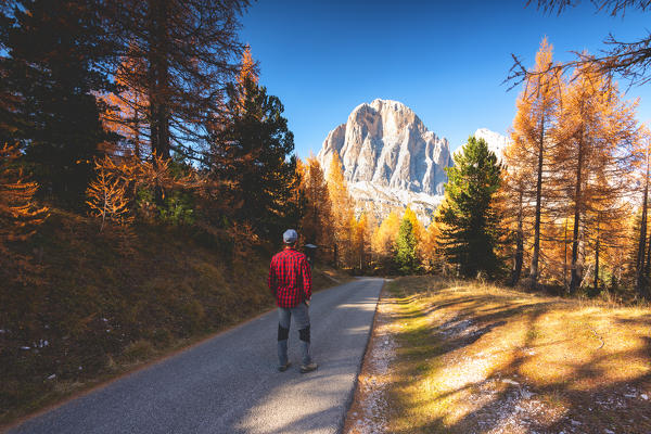 Hikers at the foot of Tofana di Rozes, Cortina d'Ampezzo, Veneto, Italy.