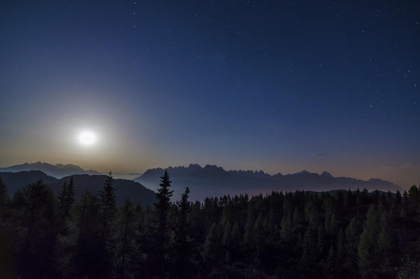 Pian dei Buoi, Lozzo di Cadore, Belluno, Veneto, Dolomites, Italy. Moonrise at Pian dei Buoi.