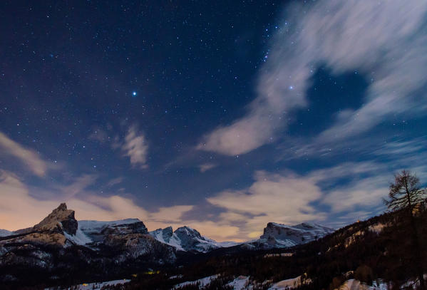 Nuvolau, cernera, Lastoi de Formin, Giau Pass, Cortina d'Ampezzo, Dolomiti, Dolomites, Veneto, Italy. Starry night at Giau Pass