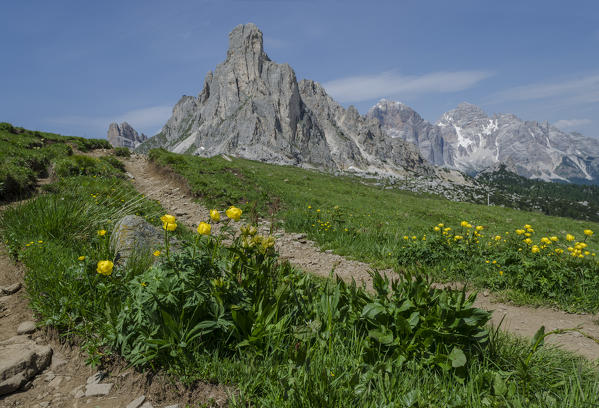 Ra Gusela, Giau Pass, Cortina d'Ampezzo, Dolomiti, Dolomites, Veneto, Italy. Path at Giau Pass