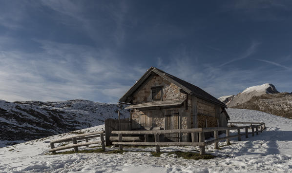 Fosses lake, Dolomiti d'Ampezzo Natural Park, Cortina d'Ampezzo, Belluno, Veneto, Italy. Chalet at Fosses lake