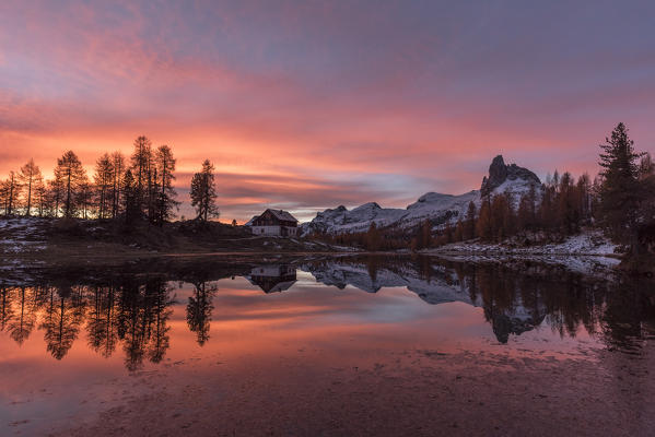 Croda da Lago, Cortina d'Ampezzo, Belluno, Veneto, Italy. Palmieri refuge