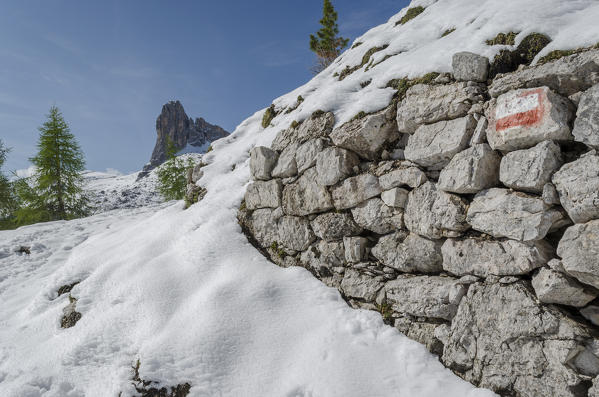 Federa, Becco di mezzodi, Cortina d'Ampezzo, Dolomiti, Dolomites, Veneto, Italy. Path at Croda da Lago