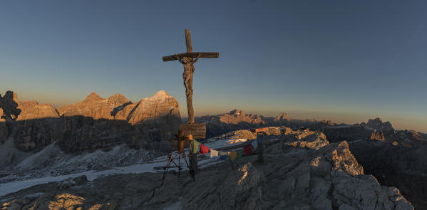 Lagazuoi mount, Falzarego Pass, Dolomiti, Dolomites, Belluno, Veneto, Italy. Cross at top of Lagazuoi