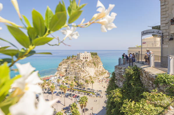 Tropea, Province of Vibo Valentia, Calabria, Italy. The Santa Maria dell'Isola seen from Piazza del Cannone