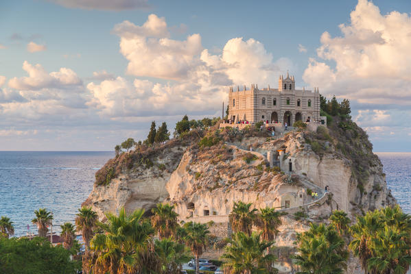 Tropea, Province of Vibo Valentia, Calabria, Italy. The Santa Maria dell'Isola seen from Piazza del Cannone