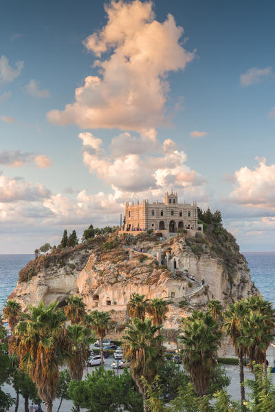 Tropea, Province of Vibo Valentia, Calabria, Italy. The Santa Maria dell'Isola seen from Cannone's Square (Largo Villetta)