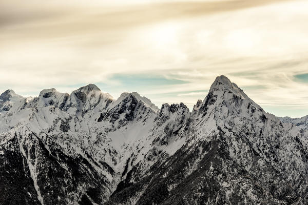 Italy, Italian Alps, Lombardy, sunrise on mountains