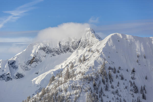 Italy, Italian Alps, Lombardy, sunrise on mountains