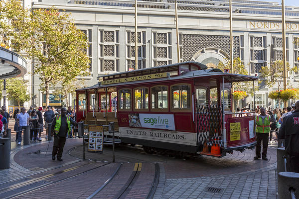 Cable car turning at the end of the line. San Francisco, Marin County, California, USA.