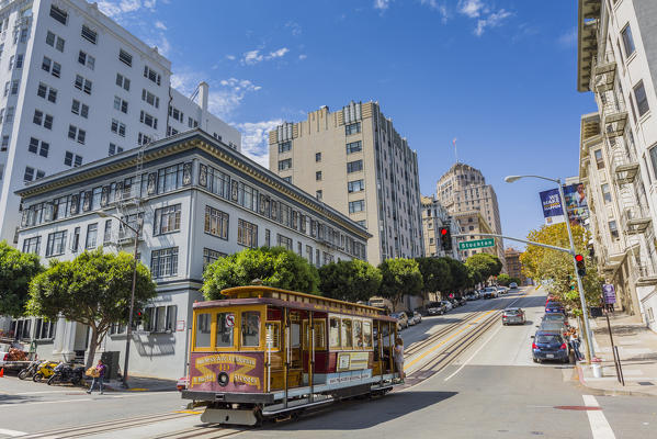 Cable car in the streets of San Francisco, Marin County, California, USA.