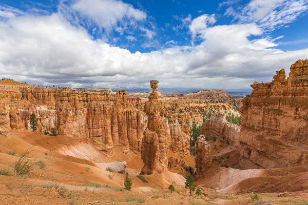 Hoodoos and Thor's Hammer from Navajo Trail Loop. Bryce Canyon National Park, Garfield County, Utah, USA.