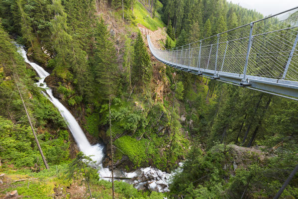 Europe, Italy, Trentino Alto Adige, Trento district, Rabby valley, Stelvio national park.
Waterfall Ragaiolo and Tibetan bridge 