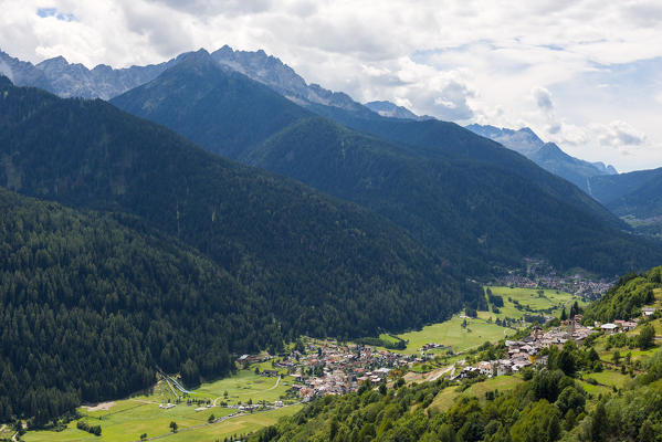 Walking along the paths of the Sun Valley
Europe, Italy, Trentino region, Trento district, Sun valley, Ortisè city