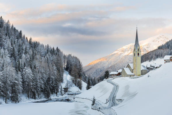 Winter atmosphere at lake Valdurna
Europe, Italy, Trentino Alto Adige, Sarentino valley, Valdurna