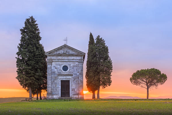 Chapel of the Madonna of Vitaleta at sunrise
Europe, Italy, Tuscany, Siena province, San Quirico municipality